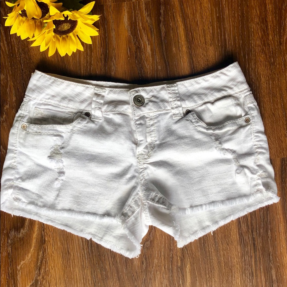 (BOGO!) Amethyst White Distressed Shorts Size 9